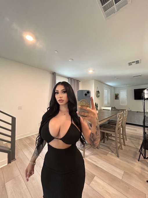 @mariafagredano onlyfans model wearing all black