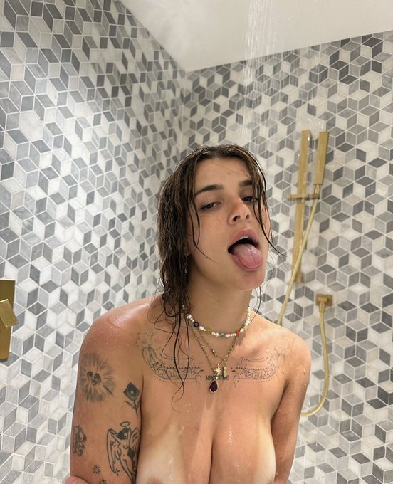 @arikytsya onlyfans model no clothes in the bathroom