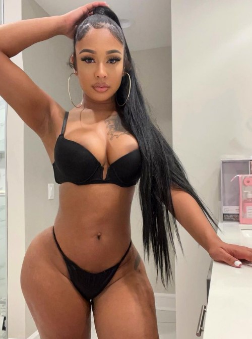 @so_youjade onlyfans model picture standing wearing a black bikini