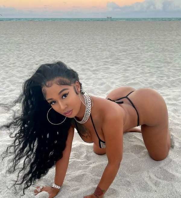 @so_youjade onlyfans model picture in the beach