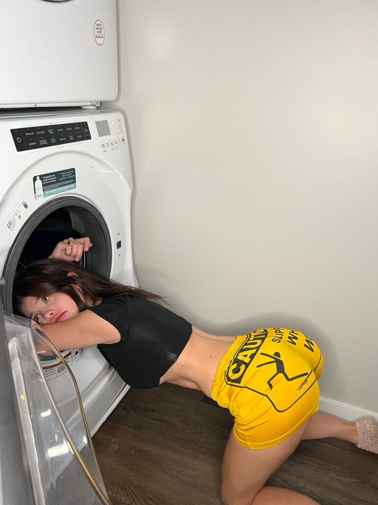 @puppiwi onlyfans model picture leaning in washing machine