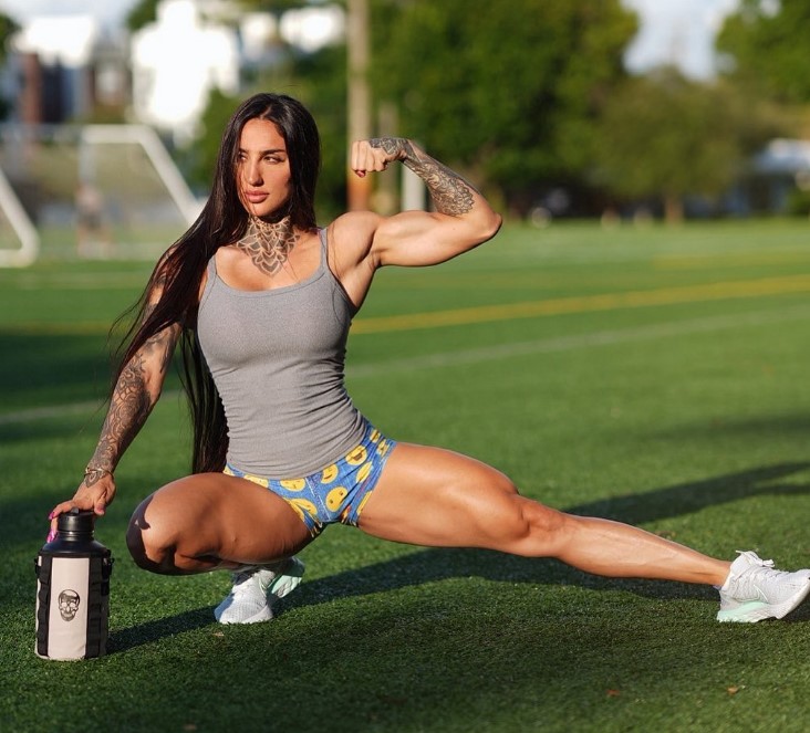 Bakhar nabieva onlyfans model picture showing her muscular body