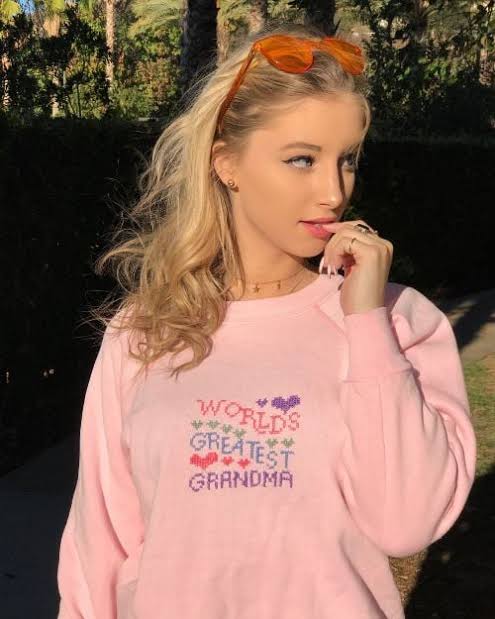 @dilfenergy OnlyFans model wearing pink sweatshirt