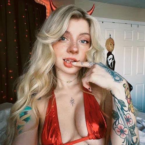 @imsadspice onlyfans model wearing a red bra