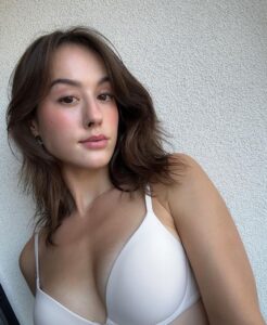 Jules Ari: Silly Sweet Pretzel Girl @julesari OnlyFans Review (Leaks