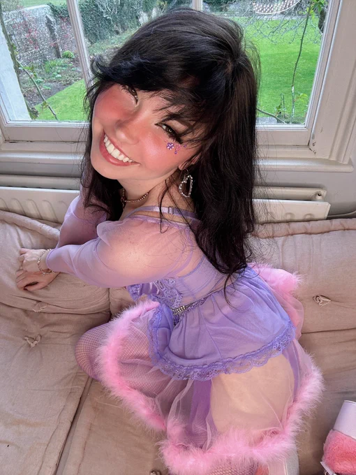 Belle Delphine onlyfans model picture in her cosplay costume