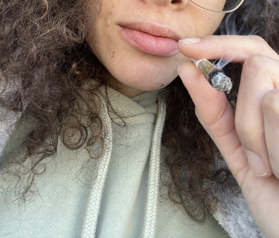 Jessenia Rebecca (@asstrologyy) OnlyFans model picture smoking