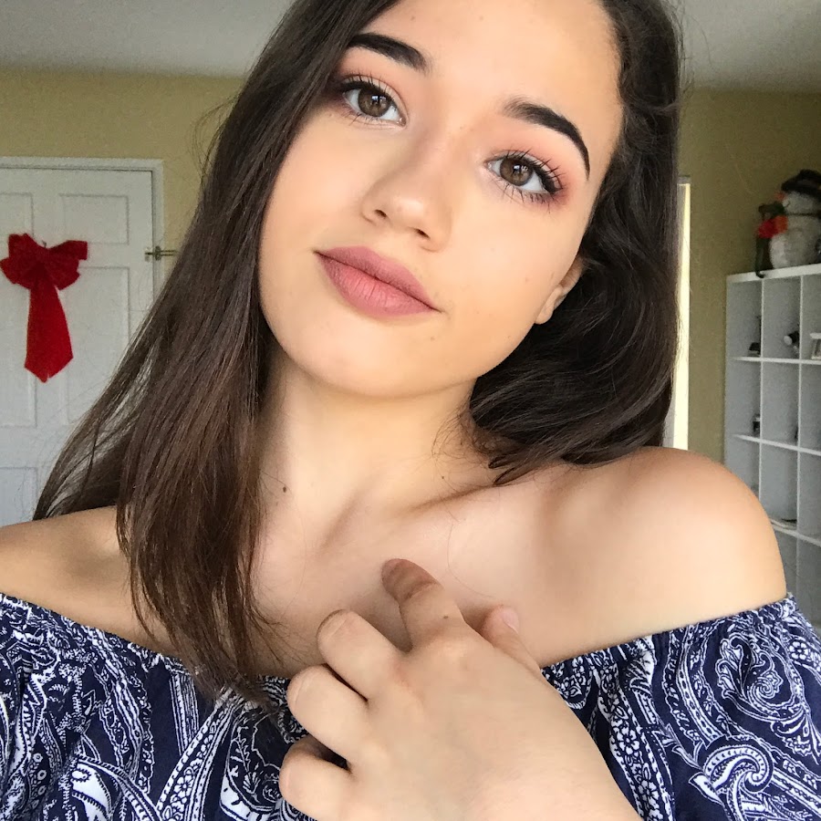 Sofia Gomez onlyfans model ig leaks picture selfie at home