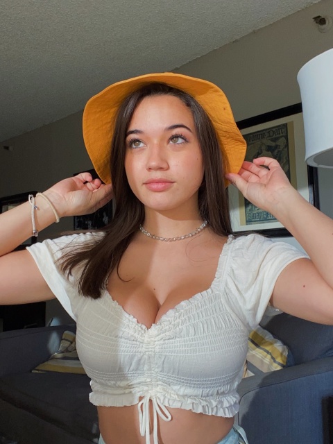 Sofia Gomez onlyfans model ig leaks picture wearing a white top and a hat