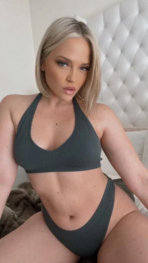 Alexis Texas lookalike of Kate Hudson picture wearing green underwear