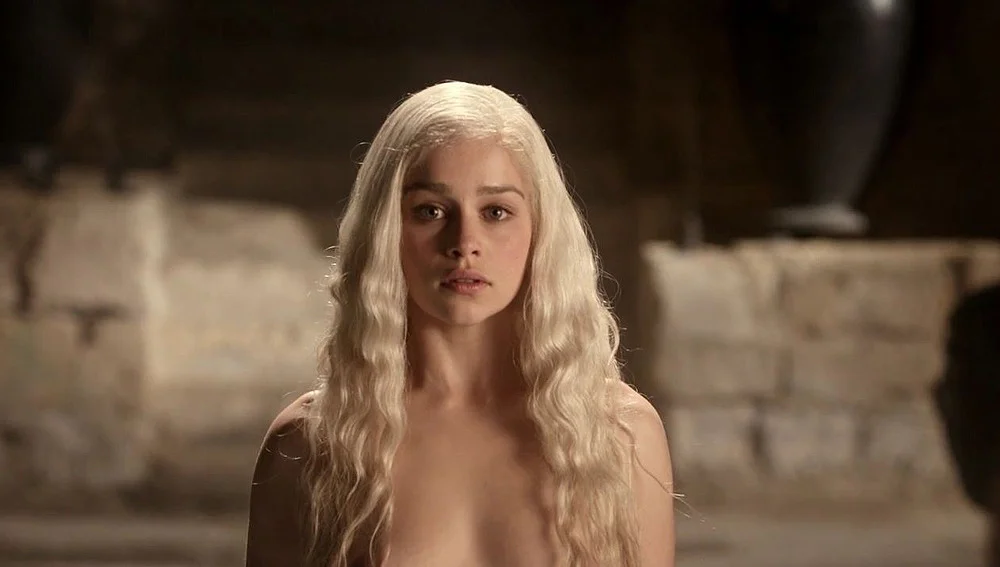 Emilia Clarke picture standing without clothes