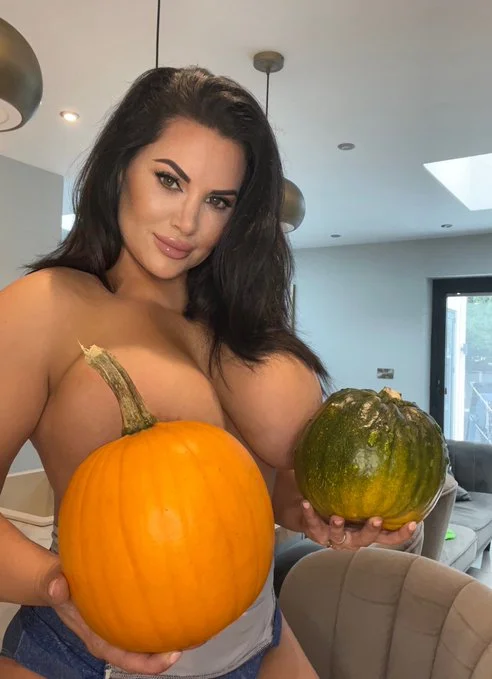 Sophie Lawson onlyfans model picture holding a pumpkin covering her boobs