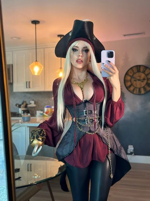 Darshelle Stevens onlyfans model picture in her sexy pirate costume