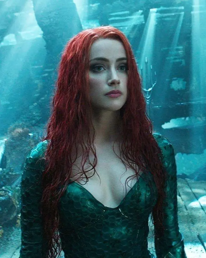 Amber Heard  sexy photo on the aquaman movie wearing costume