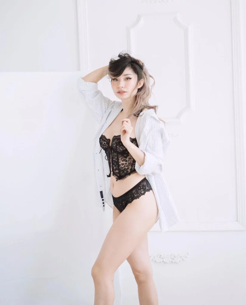 Leena Xu (@leena) Fansly model picture standing wearing black sexy lingerie