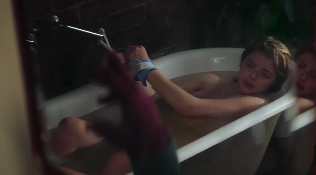 Chloe Grace Moretz leaks in the movie Greta. She is in bathtub naked