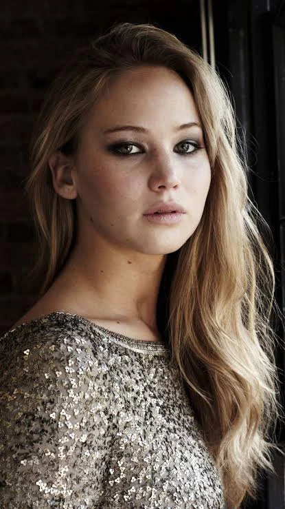 Jennifer Lawrence picture wearing elegant silver dress