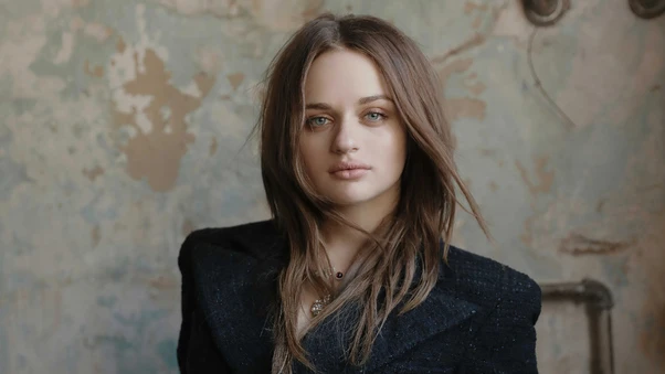 Joey King picture wearing a black coat