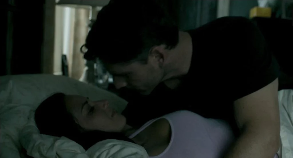 Olivia Munn leaks in the movie Deliver Us from Evil. She is lying down to bed with a man above her. She is wearing white top and a man wearing black shirt