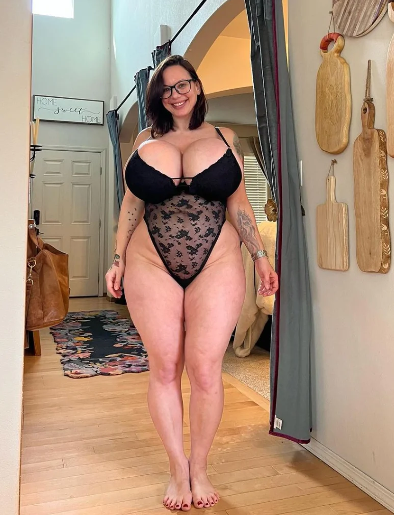 Brittan Elizabeth Welsh @thebrittanyxoxo OnlyFans Model sexy photo wearing a one piece