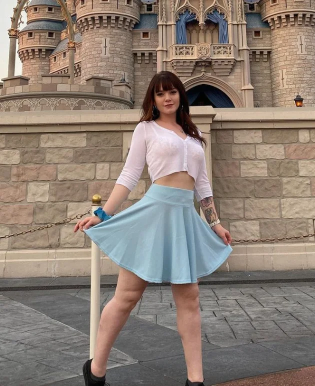 Emily Lynne @theemilylynne OnlyFans Model sexy photo wearing a skirt