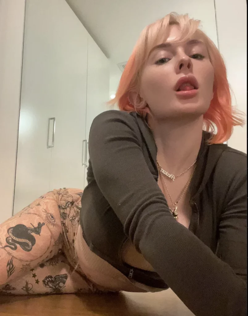 Jenna Lyn Meowri @jennalynnmeowri OnlyFans Model sexy photo wearing a croptop