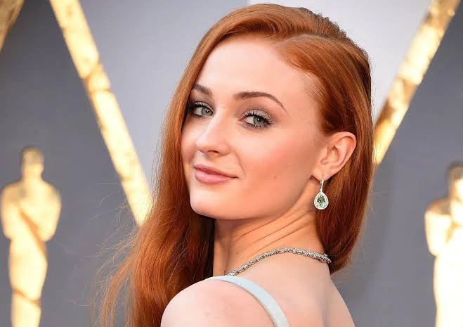 Sophie Turner picture wearing a earrings 