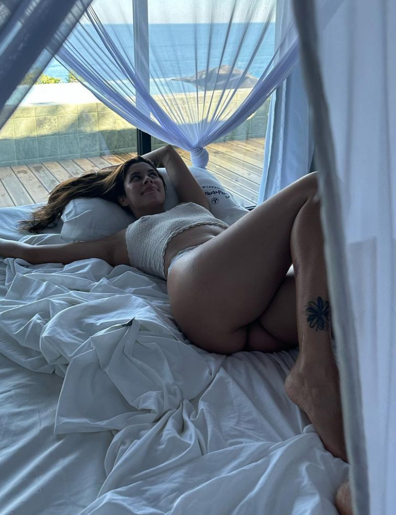 Fernanda Mota Farhat @fernandamotafarhat sexy photo laying in a bed