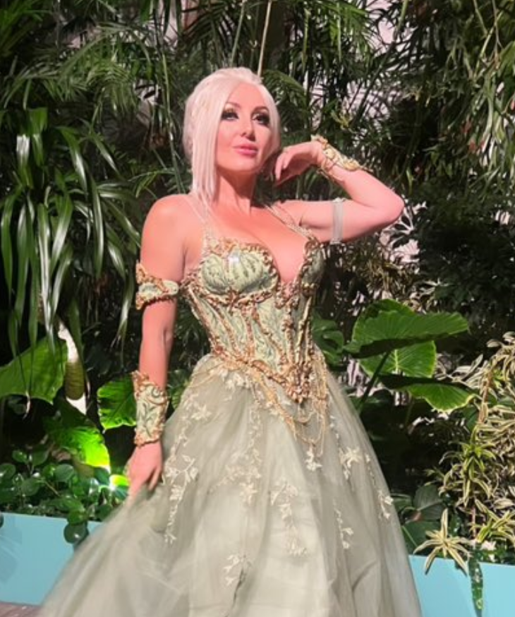 Jessica Nigri @jessicanigrivip sexy photo wearing a gown