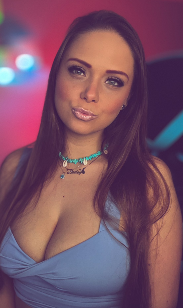 Bailey Knox @baileyknox1 sexy photo wearing a necklace