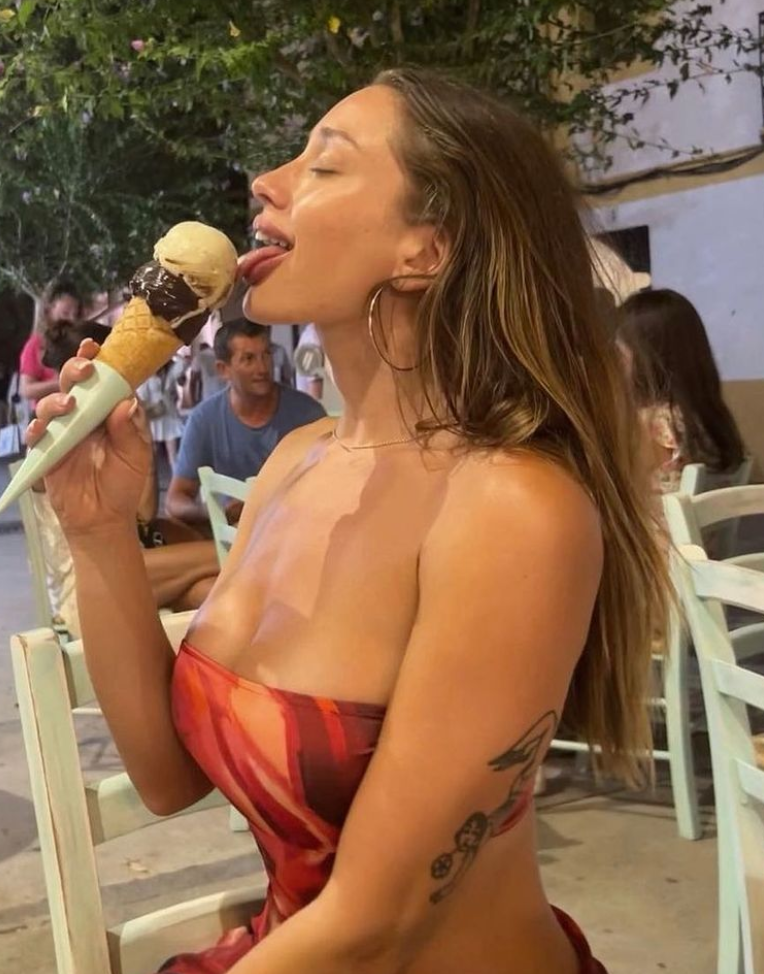 Kaitlyn @k8lyn096 sexy photo eating ice cream