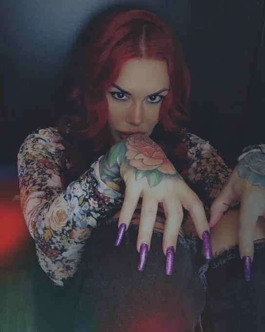 Sienna West (@siennawestland) OnlyFans model picture showing her purple nails