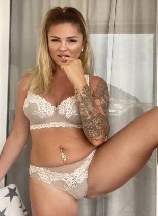 Sarah Montana (@sarahmontanavip) OnlyFans model picture wearing white lingerie