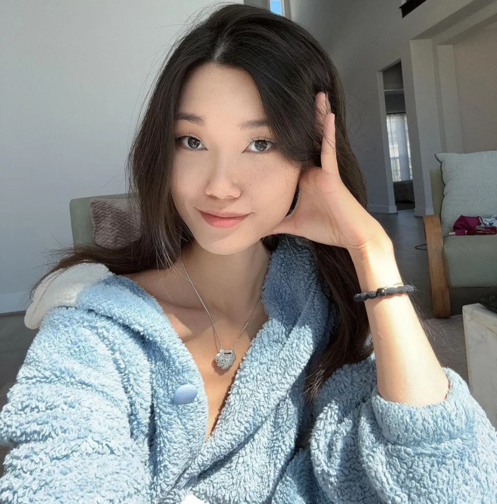 Lucy Mochi (@lucymochi) OnlyFans model selfie wearing blue jacket