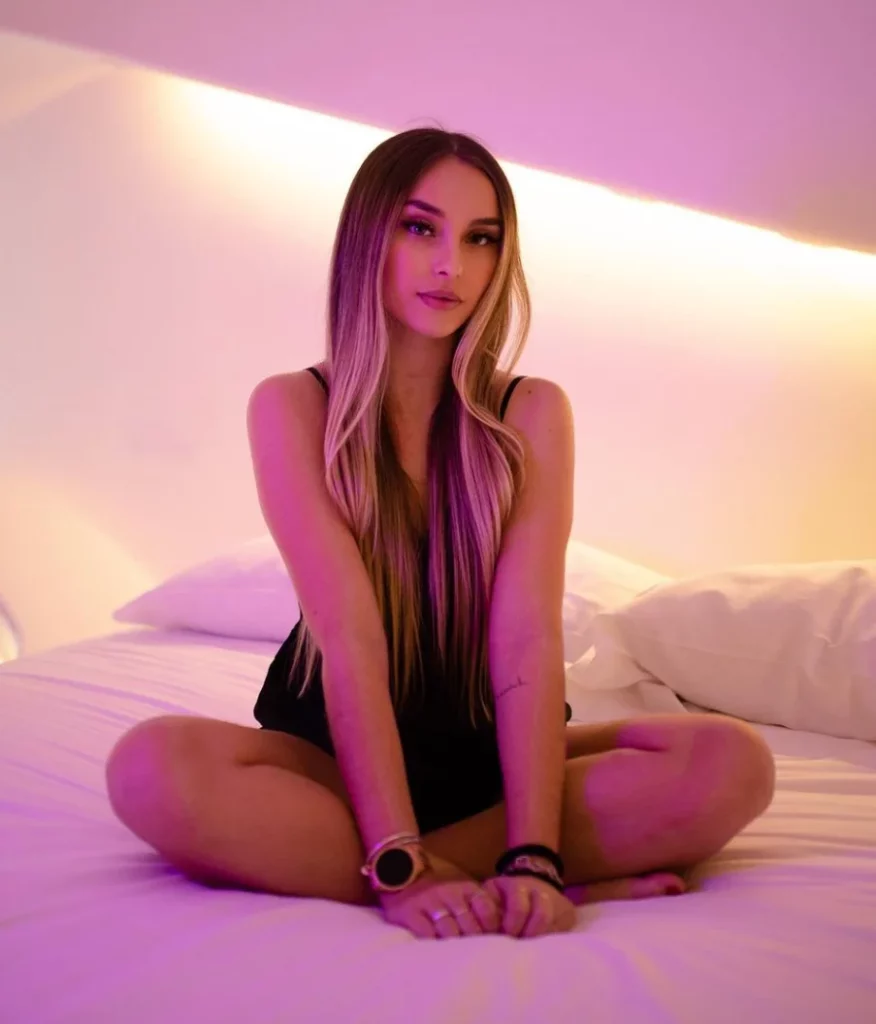 Judith Martos @judithmartos OnlyFans Model sexy photo sitting in a bed