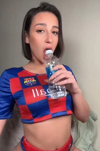 Abella Mariposa (@abellamariposa) OnlyFans model picture putting a bottle in her mouth