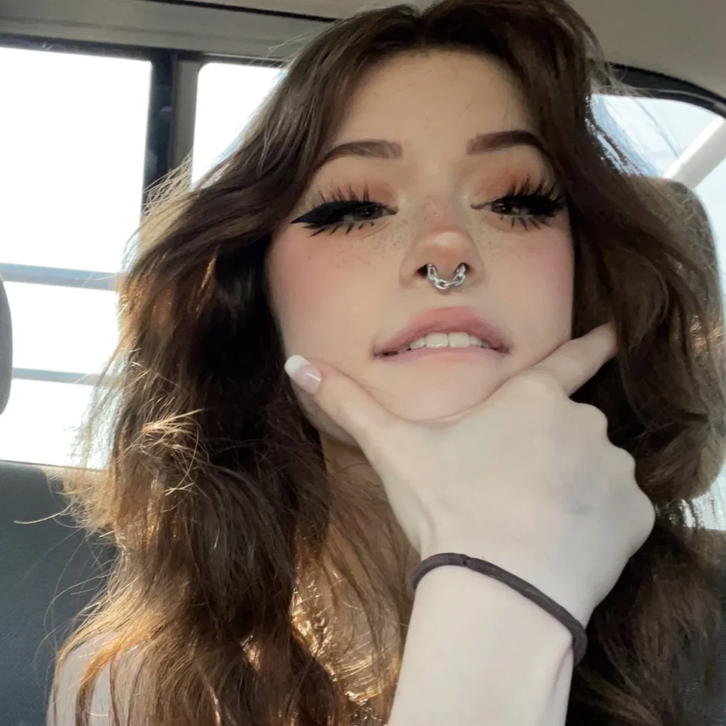 Hannah (@hannahowo) OnlyFans model selfie wearing nose piercing 