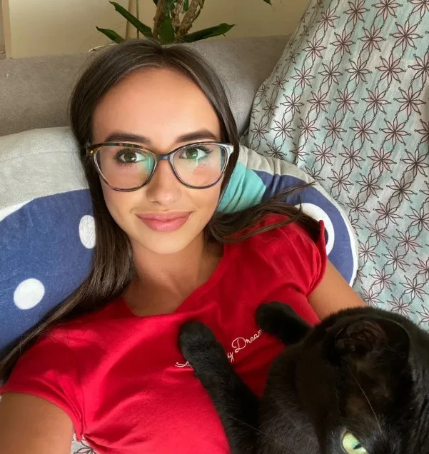 Mia Shica (@mishica) OnlyFans model selfie with cat and she is wearing glasses