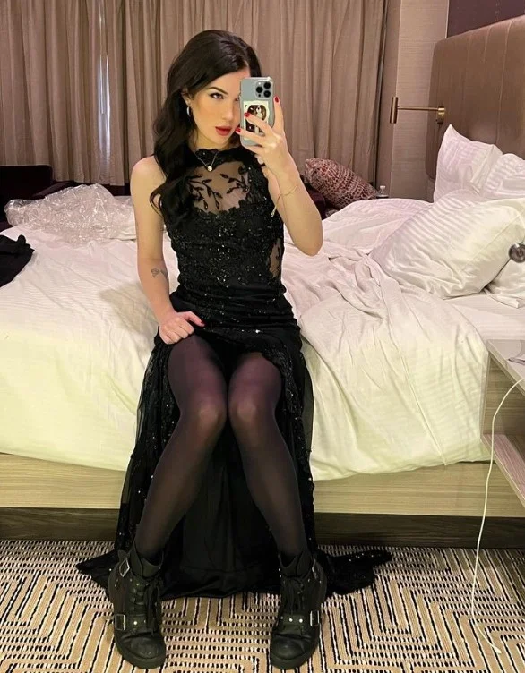 Evelyn Claire (@clubevelynclaire) OnlyFans model picture in bed wearing black dress