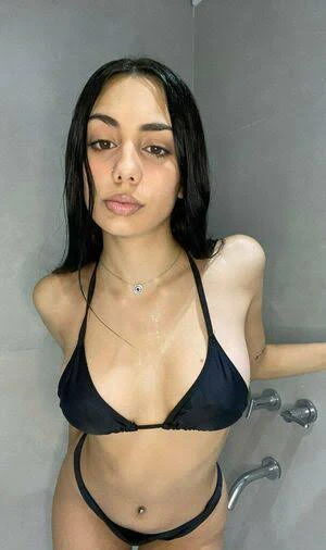 Melina Lox (@melinalox) OnlyFans model picture wearing black bikini