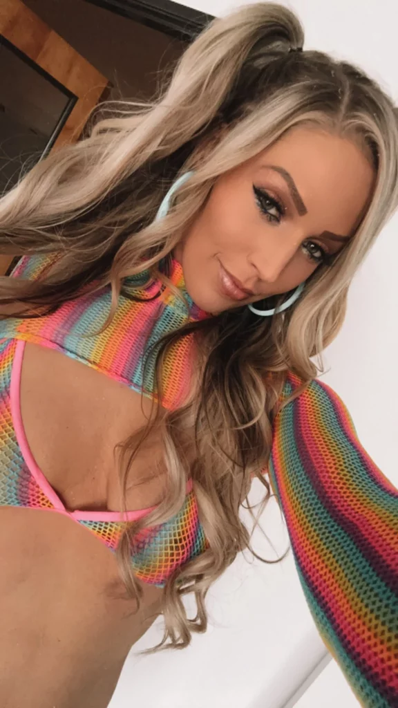 Val Dodds (@valdoddsx) OnlyFans model selfie wearing rainbow top
