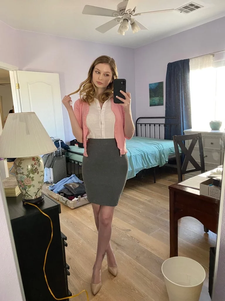Bunny Colby (@bunnycolby) OnlyFans model sexy picture wearing office attire