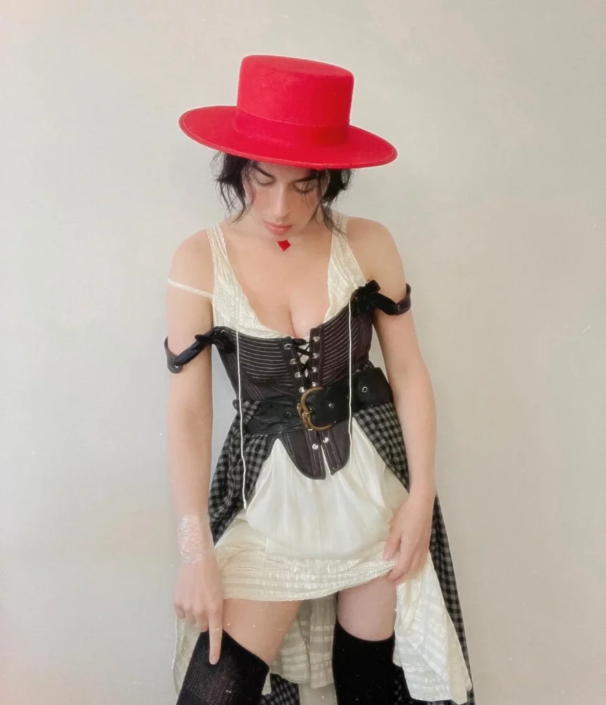 Olive Glass (@oliveglass) OnlyFans model sexy picture wearing red hat