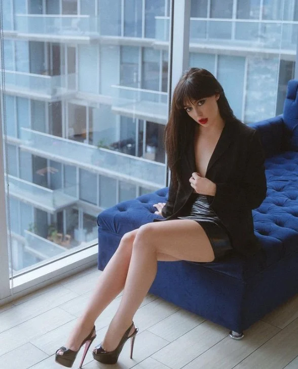 Whitney Wright (@whitneywrightxxx) OnlyFans model picture wearing black coat and high heels