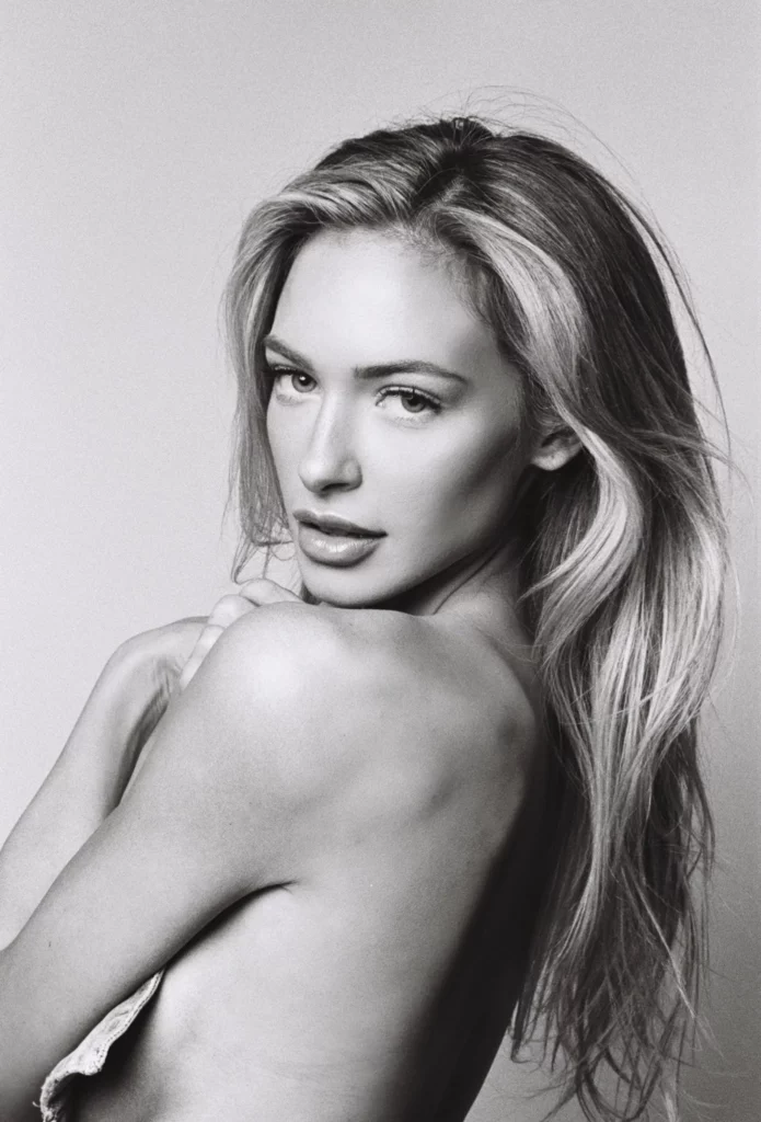 Hannah Palmer (@hannahcpalmer) OnlyFans model sexy picture in black and white 