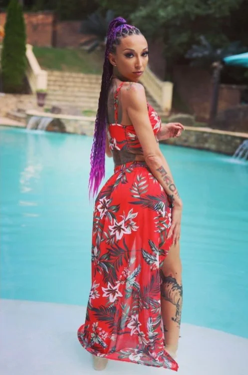 Bella Bellz (@inkybellabellz) OnlyFans model picture on the pool wearing red floral dress