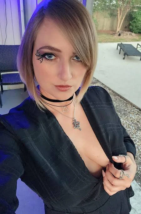 Kate England (@kateengland21) OnlyFans model sexy picture wearing black coat