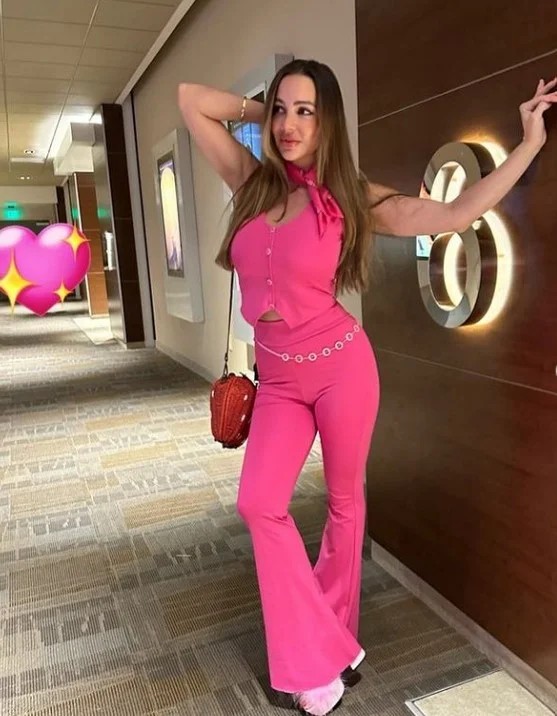 Abigail Mac (@abigailmac) OnlyFans model picture standing wearing pink clothes