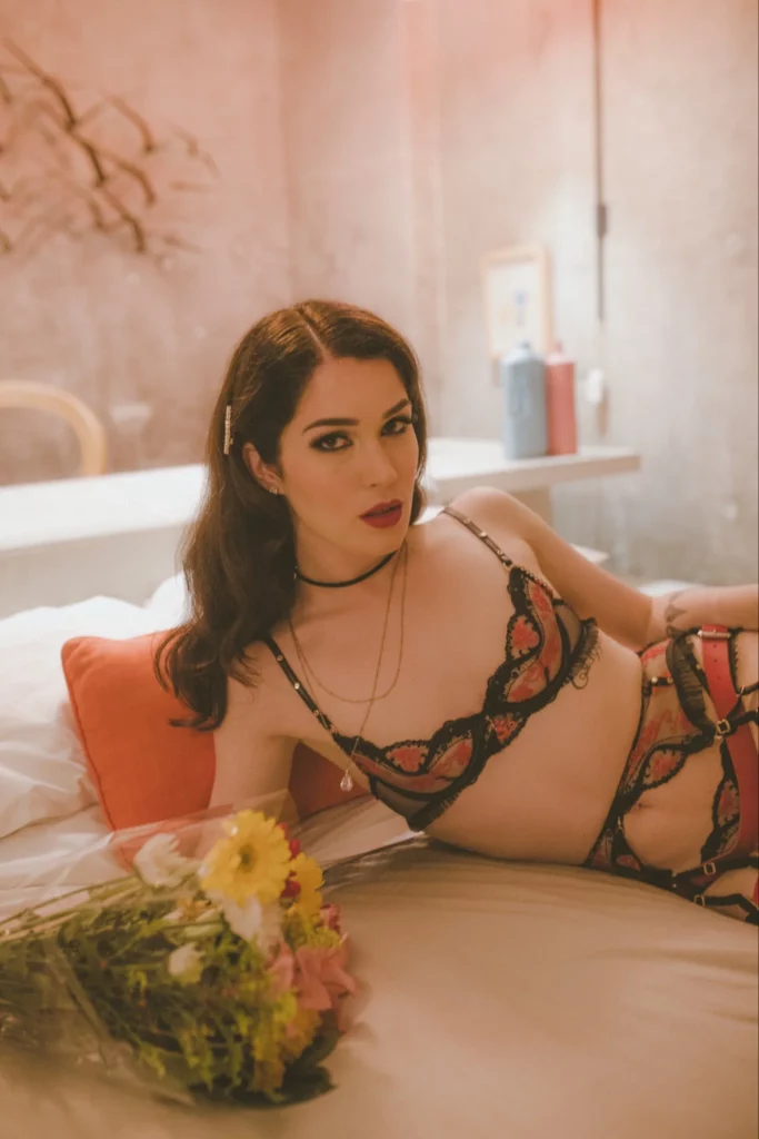 Evelyn Claire (@clubevelynclaire) OnlyFans model picture in bed wearing lingerie