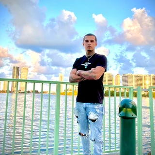 Mr. Bentley OnlyFans @bentley_layne review (Leaks, Videos, Nudes)